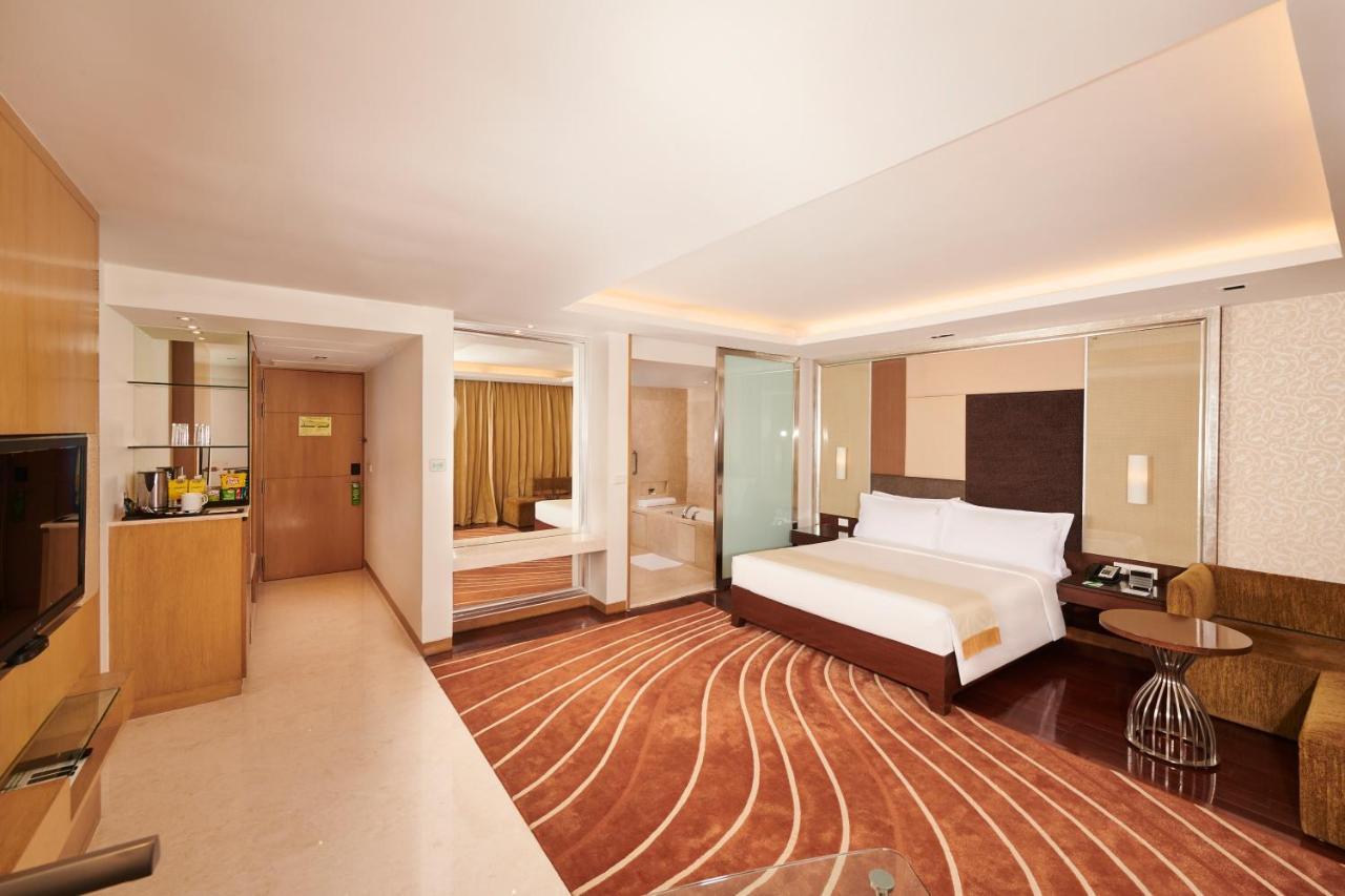 ホリデイ イン ムンバイ インターナショナル エアポート エクステリア 写真 Suite at the Taj Mahal Palace, Mumbai
