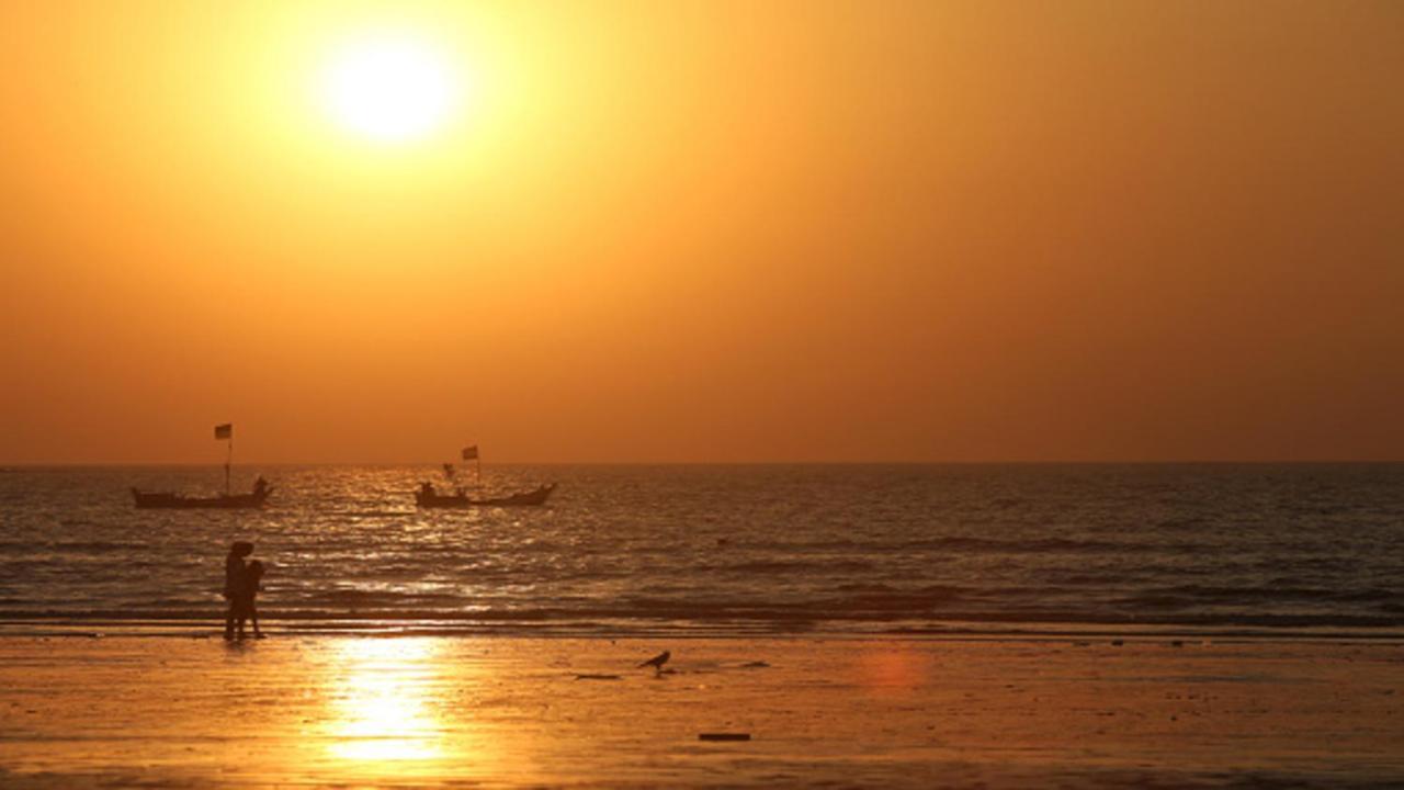 ホリデイ イン ムンバイ インターナショナル エアポート エクステリア 写真 Sunset at the beach