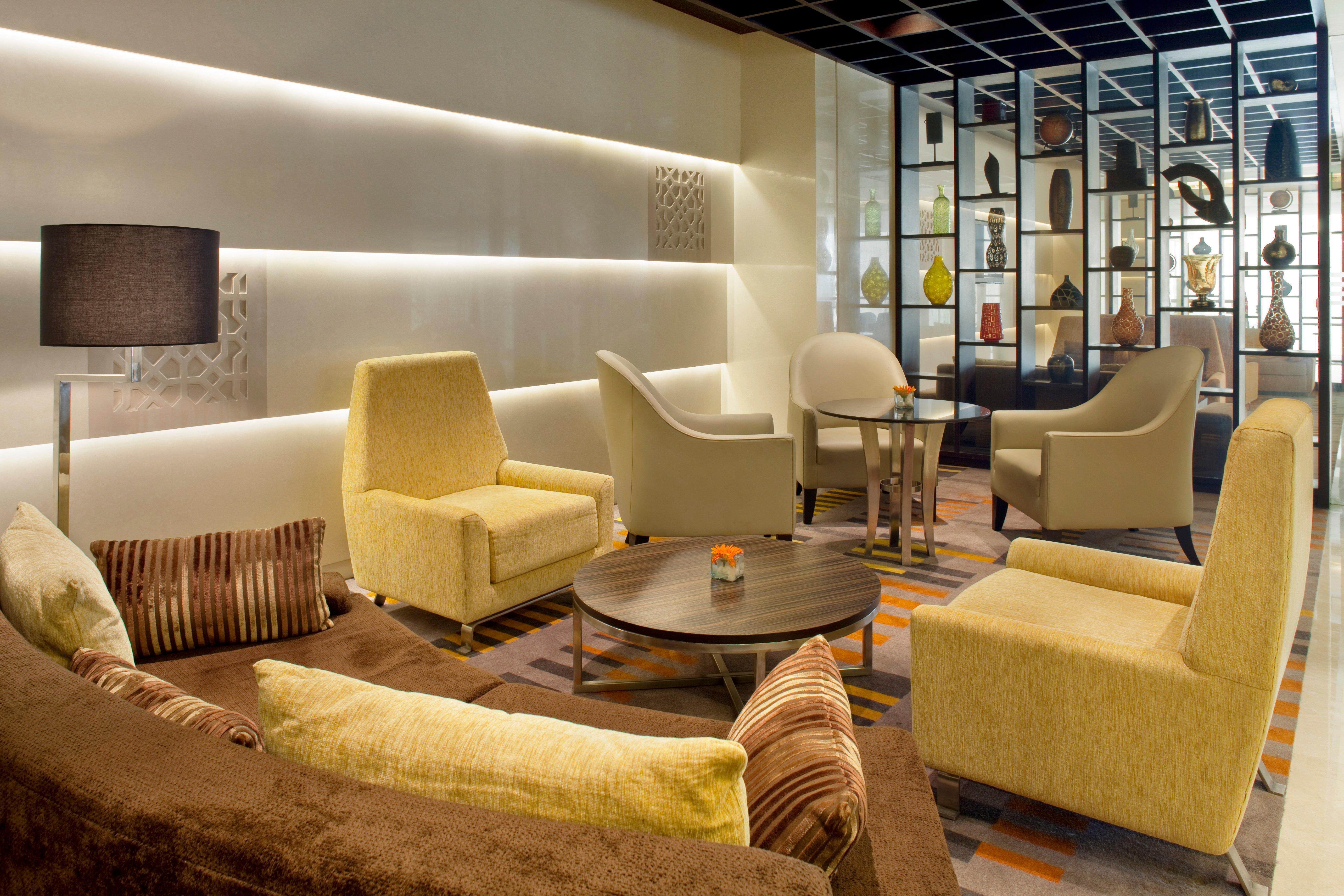 ホリデイ イン ムンバイ インターナショナル エアポート エクステリア 写真 The lounge at the airport