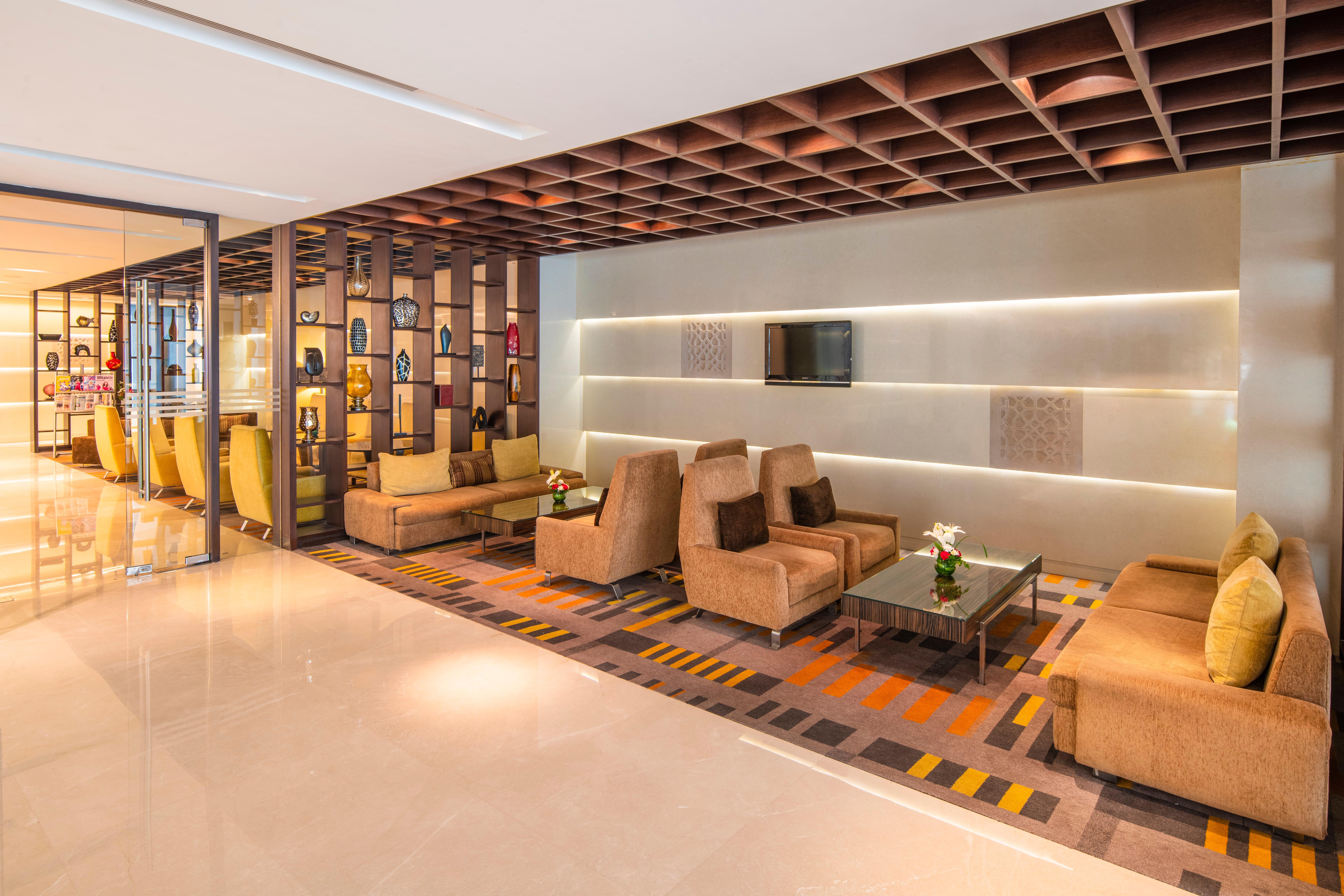 ホリデイ イン ムンバイ インターナショナル エアポート エクステリア 写真 The lounge at the airport