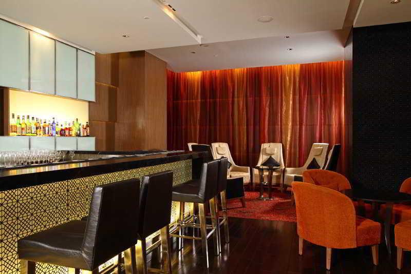 ホリデイ イン ムンバイ インターナショナル エアポート レストラン 写真 The bar at the Mandarin Oriental, Bangkok