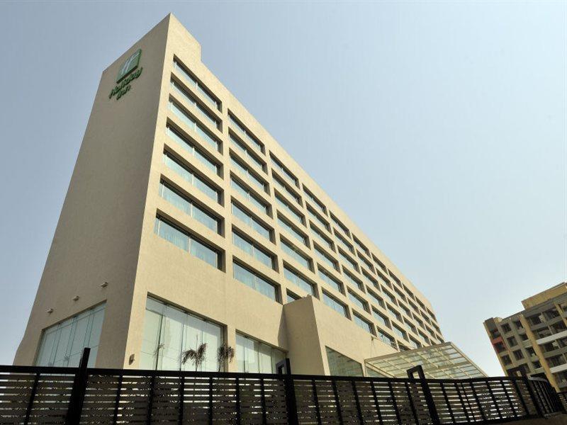 ホリデイ イン ムンバイ インターナショナル エアポート エクステリア 写真 The hotel in 2012