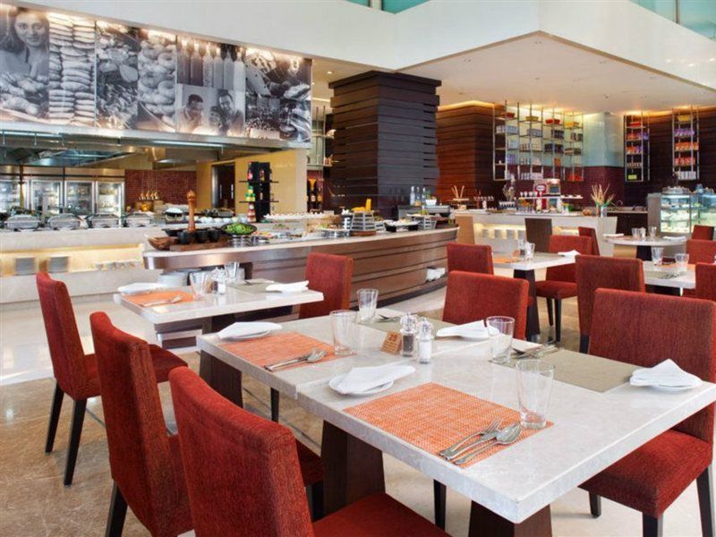 ホリデイ イン ムンバイ インターナショナル エアポート エクステリア 写真 The restaurant