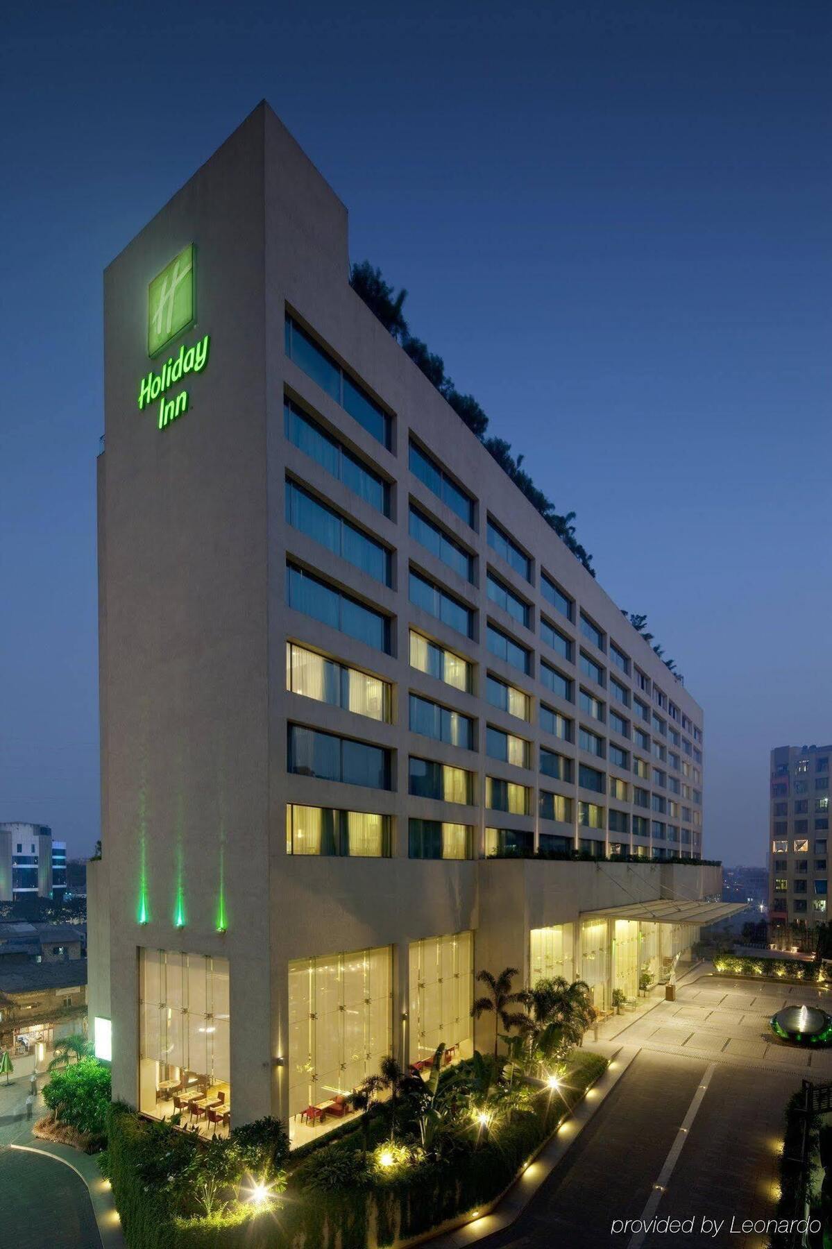 ホリデイ イン ムンバイ インターナショナル エアポート エクステリア 写真 Holiday Inn, New Delhi